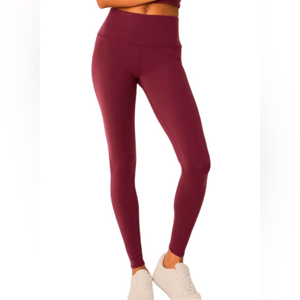 Alo Yoga AirBrush leggings Dark Cranberry Color NWOT - Picture 11 of 11
